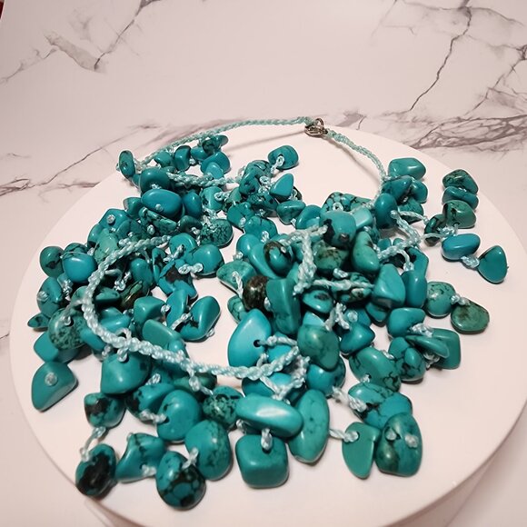 Turquoise colored chip bib Necklace - Picture 6 of 7